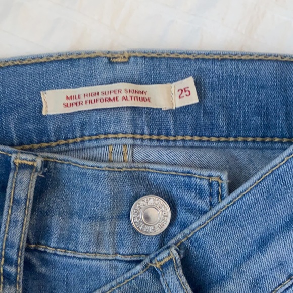Mile high Levis - Picture 3 of 6